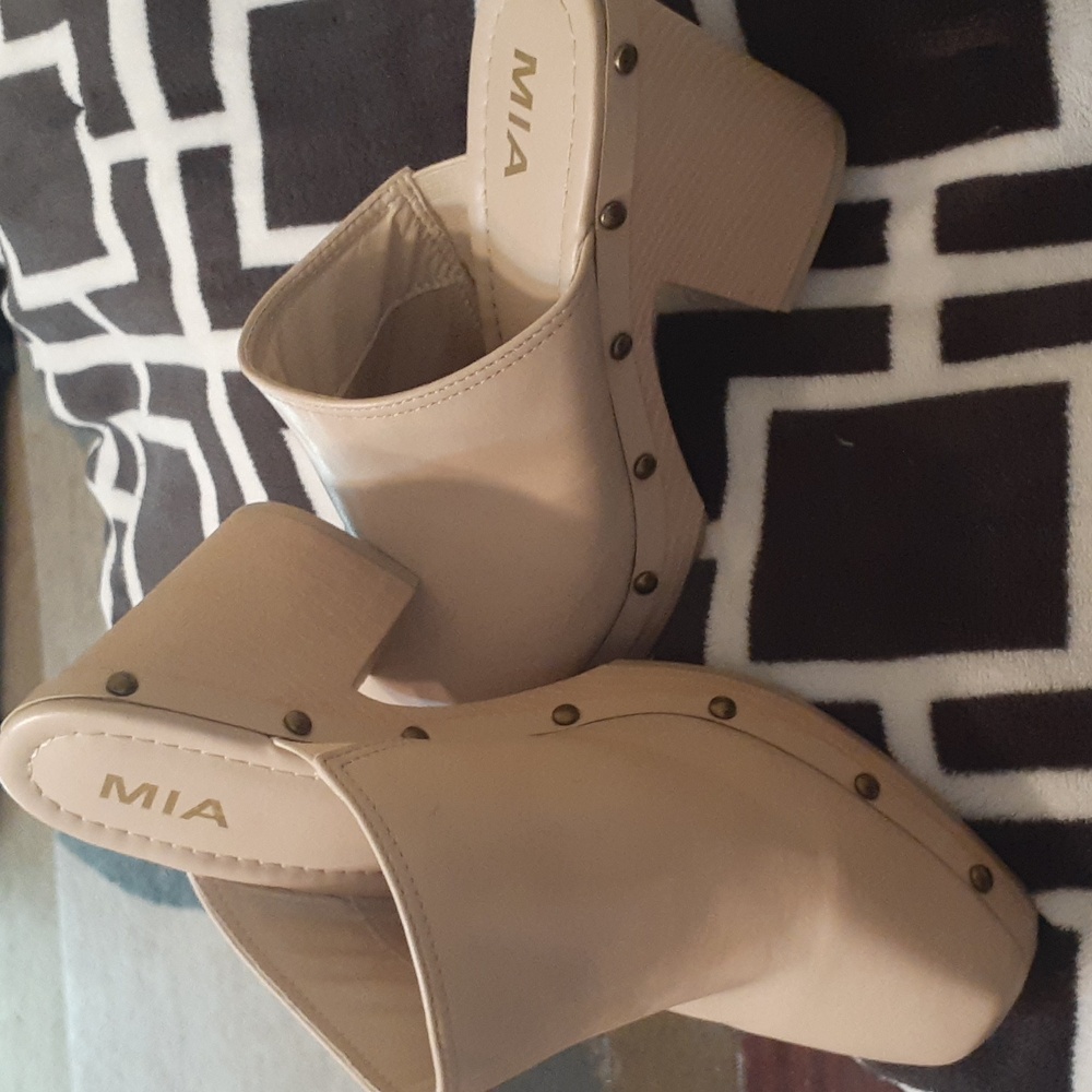 Mia clogs